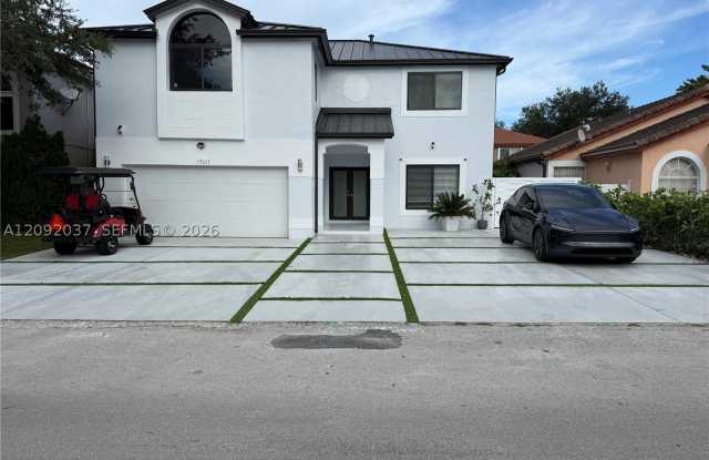 19603 NW 82nd Pl Gallery 1