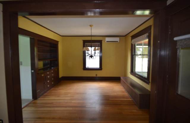 1082 Linwood Avenue Gallery 3