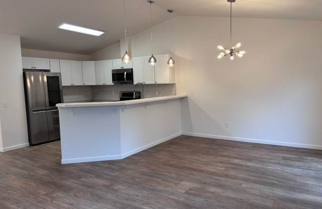 Beautifully Updated 3 Bed/2 Bath Independence Park Townhome! Gallery 4