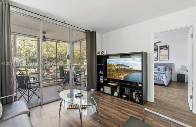 9340 Lagoon Pl Gallery 3