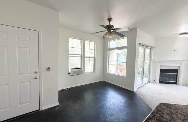 Light & Bright End Unit Condo! Gallery 4