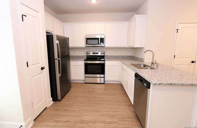 10348 Lynwood Creek Gallery 3