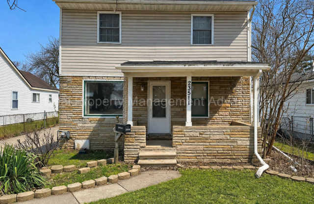 Cute Three-Bedroom with Large Deck! photos photos