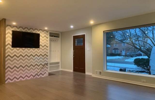 530 Hermitage Drive - 530 Hermitage Drive, Deerfield, IL 60015