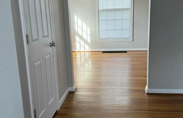 736 Chelsea Avenue Gallery 3