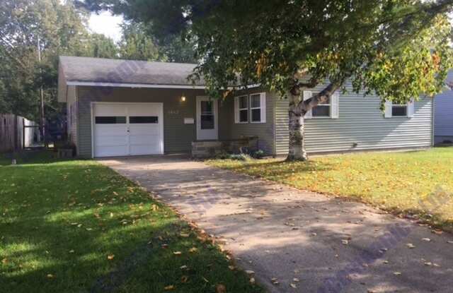 Now leasing for June! - 1612 East Fairlawn Drive, Urbana, IL 61802