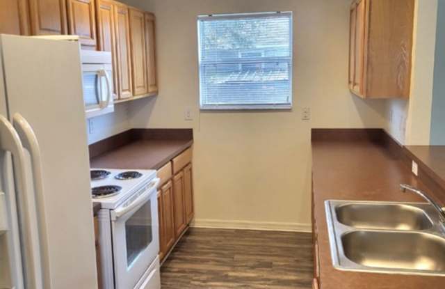 Well Laid Out 4 Bed/ 2 Baths with large Living/Dining and Vinyl Floors throughout on Partially Fenced Yard. Charming! Gallery 3