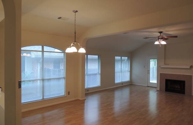 Beautiful 3 bedroom home Close to The Domain! Gallery 4