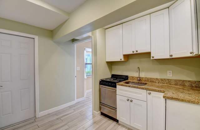 1316 DATE PALM Drive Gallery 2