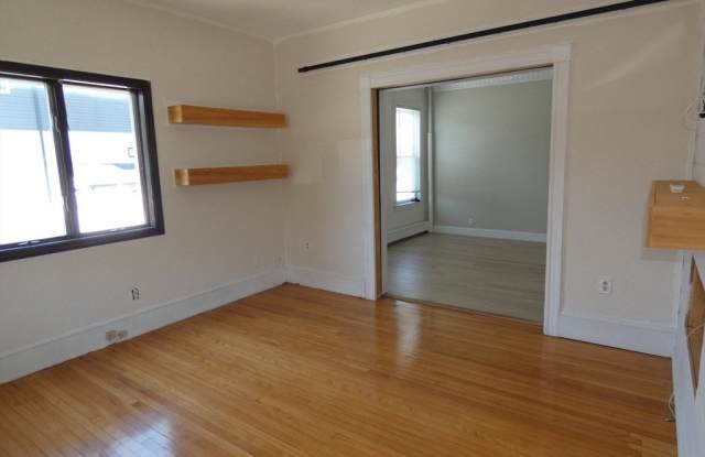 63 Emerald St Gallery 2