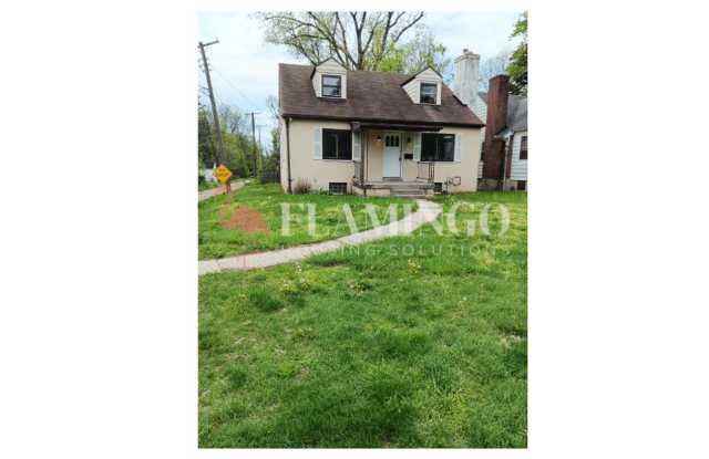 Spacious 4-Bedroom Home with Garage  Private Backyard – 416 Wilbur Ave, Dayton photos photos