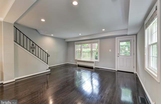212 GENTRY AVENUE Gallery 4