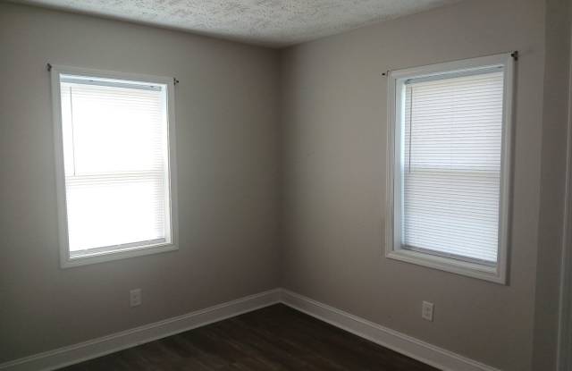 2 Bedroom 1 Bathroom Duplex Available NOW! 1/2 Off Special! Gallery 4