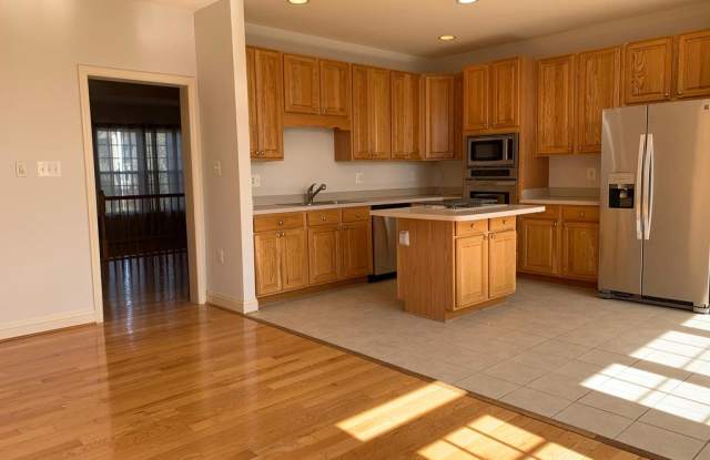 651 MCLEARY SQ SE - 651 Mcleary Square Southeast, Leesburg, VA 20175