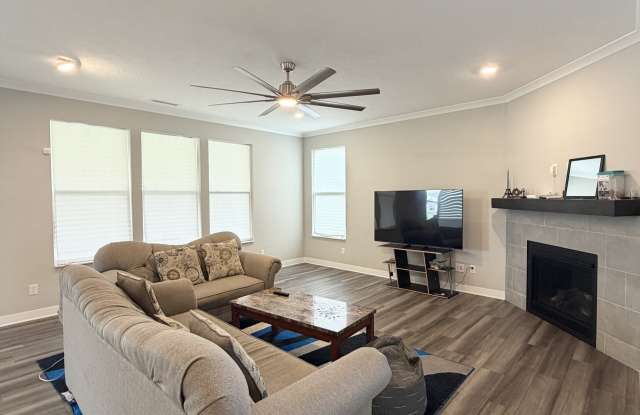 908 Edmonds Place Gallery 4