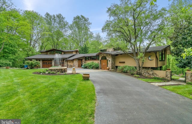 8745 OLD DOMINION DR - 8745 Old Dominion Drive, McLean, VA 22102