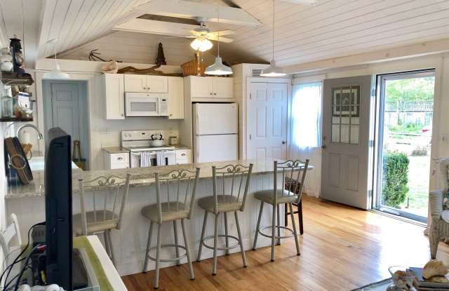 5 Lincoln St - 5 Lincoln Street, Westhampton, NY 11977