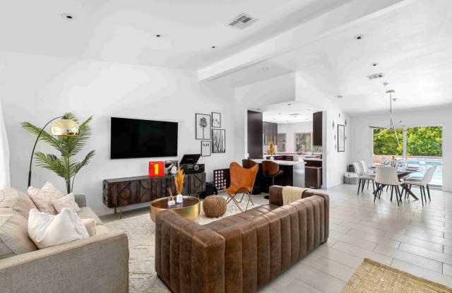 Luxury Oasis with Pool in Palm Springs (Monthly Only - No Long Term) Gallery 4