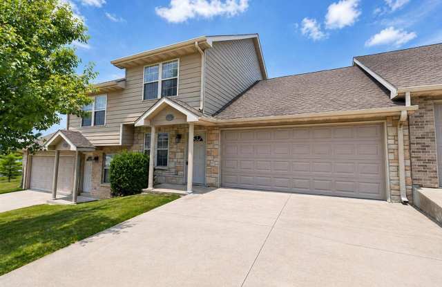 White Pines Town Homes - HUGE 4 bedroom photos photos