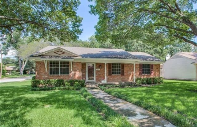 301 S Weatherred Dr - 301 South Weatherred Drive, Richardson, TX 75080