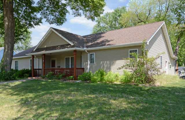 Spacious 5-Bed 3-Bath Home in South St. Paul - Available Now! photos photos