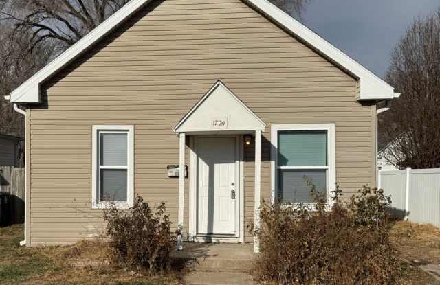 3 Bedroom Home with Basement  Yard - 1724 Avenue A, Council Bluffs, IA 51501