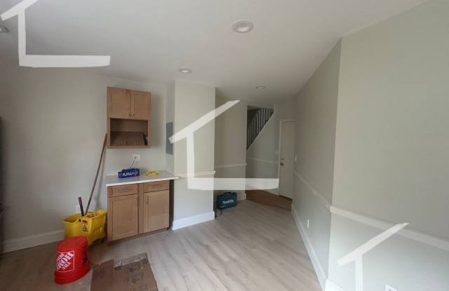 Charming 3.5 Bedroom-No Broker Fee Gallery 3