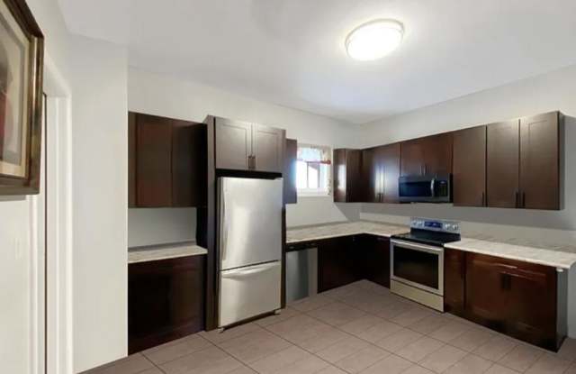 7055 N Clark St photos photos