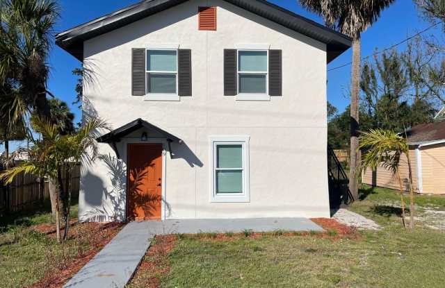 Second Floor 2 Bed, 1 Bath Duplex in Eustis! photos photos
