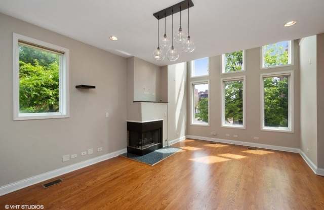 1458 North Artesian Avenue Gallery 2