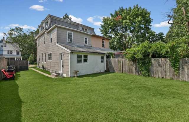 122 South Davis Street - A Gallery 3