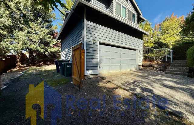 Spacious Duvall Home with Mountain Views, Huge Deck & Fenced Yard Gallery 4