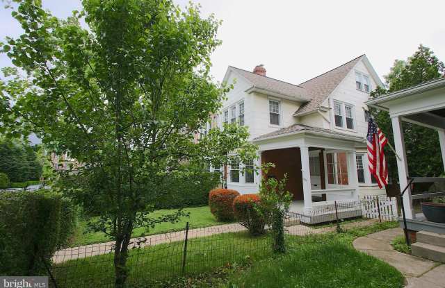 1037 REES AVENUE Gallery 2