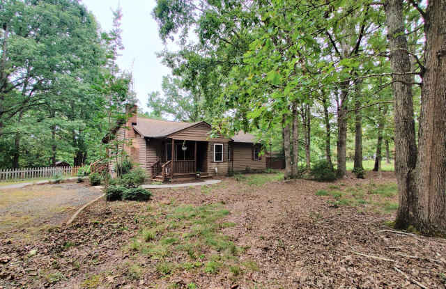 3 bedroom home on large lot Gallery 1
