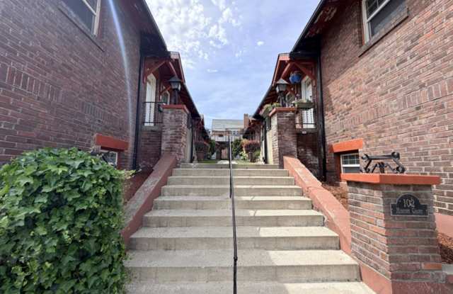 Mission Court Apartments -102 N Mission Gallery 4