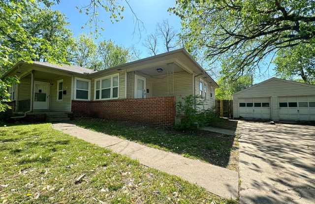 Cozy 2-bedroom 1-bathroom duplex Located in Tulsa! photos photos