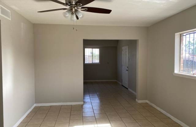 3518 E Yandell Drive, Rear Gallery 2