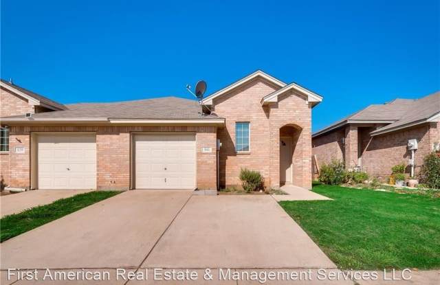 841 Walnut Street - 841 Walnut Street, Burleson, TX 76028