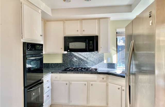 3 Atlanta - 3 Atlanta, Irvine, CA 92620