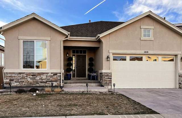 Luxury Furnished Basement Unit 2 Bed 1 Bath with Utilities Included! photos photos