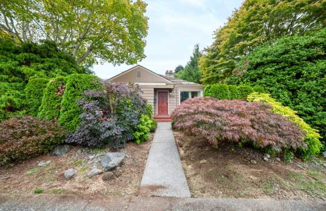 Charming 2-Bedroom Craftsman Near Lincoln Park Gallery 3