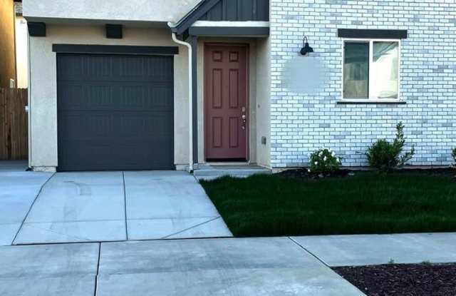 4 year old 5 bedroom 2.5 bath home photos photos