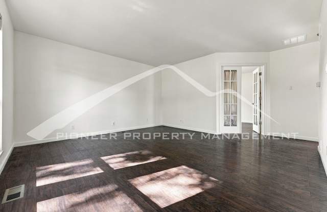 Gorgeous Condo with Washer/Dryer and Central AC Gallery 1