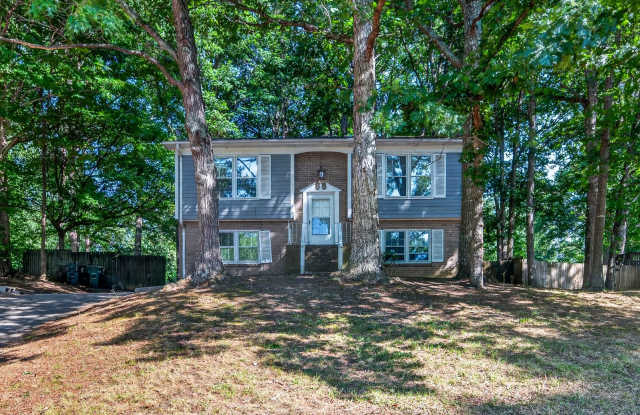 SW Large Split Level Home, LR, Den, Fenced Yard photos photos