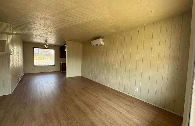 2 Bedroom Duplex with Garage Gallery 3