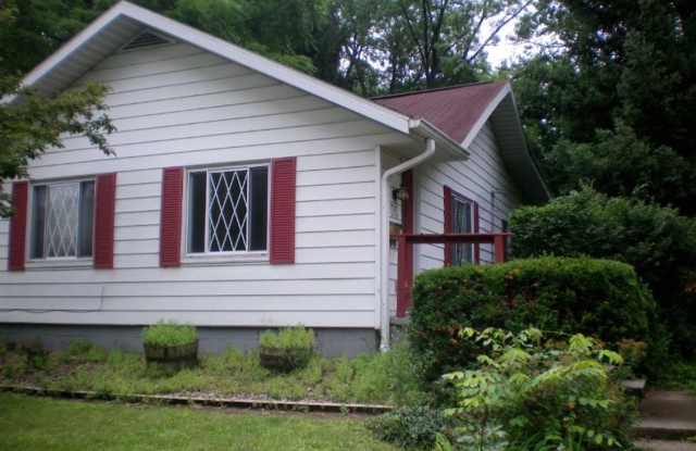 3 bd/1.5 bath Charming Home just 4 blocks from IU Jacob's School of Music - Available August 2026! photos photos