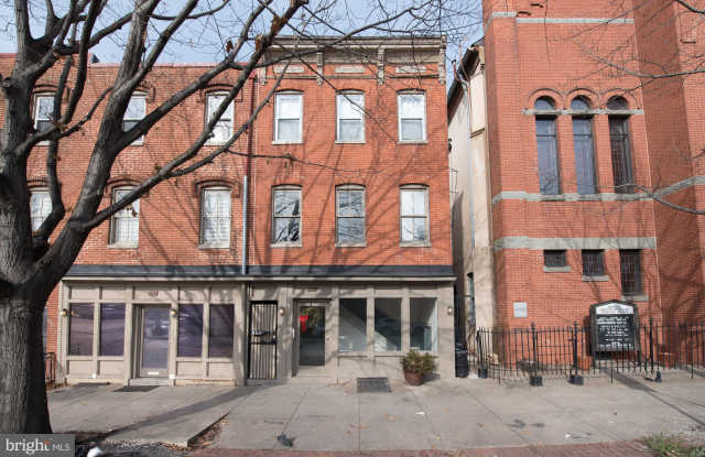 32 W MONTGOMERY STREET - 32 West Montgomery Street, Baltimore, MD 21230