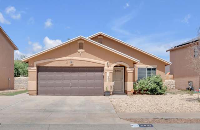 Northeast El Paso 3 bed with Refrig A/C and Solar Panels! photos photos