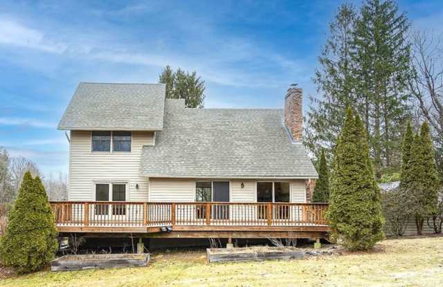200 Brimfield Rd photos photos
