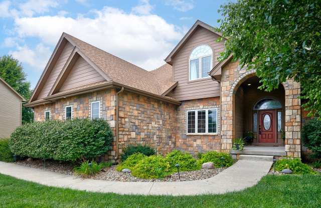 EXECUTIVE HOME!! 5 Bedroom, 4.5 Bathroom Home in Clive! Gallery 3